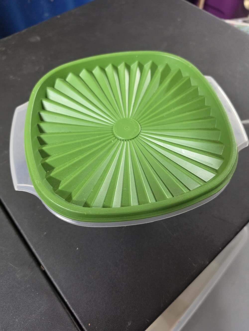 Tupperware Servalier Bowl 5 Cup Green